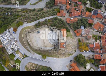 Belmonte village historique drone sommet aérien au-dessus de la vue du château Au Portugal Banque D'Images