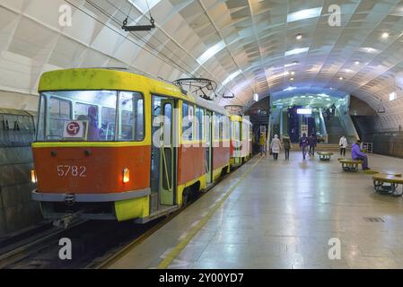 Volgograd, Russie, 01 novembre. 2016. Tramway jusqu'à la place Lénine, station d'un métro à grande vitesse, Europe Banque D'Images