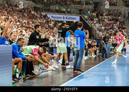 Die Mannschaft der Fuechse Berlin freut sich Ÿber ein Tor. SC Magdeburg v. Fuechse Berlin, Handball, Handball Super Cup 2024, 2024/25, 31.08.2024 Foto : Eibner-Pressefoto/Gerhard Wingender Banque D'Images