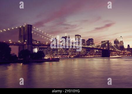 Pont de Brooklyn et Manhattan, New York, au coucher du soleil Banque D'Images