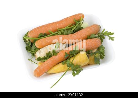 Un bol de légumes isolé sur fond blanc Banque D'Images