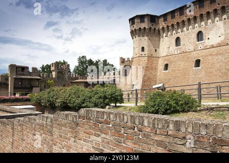 Vue partielle du château médiéval de Gradara, Marches, Italie, Europe Banque D'Images