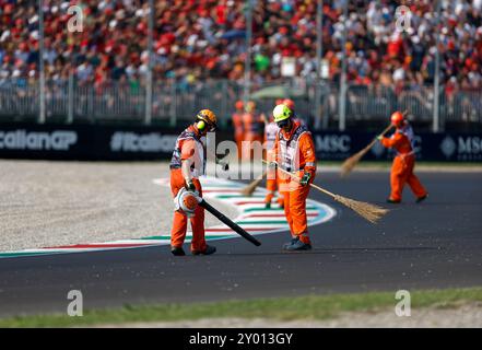 Marshals, illustration lors de la formule 1 Pirelli Gran Premio dâItalia 2024, Grand Prix d'Italie 2024, 16ème manche du Championnat du monde de formule 1 2024 du 30 août au 1er septembre 2024 sur l'Autodromo Nazionale Monza, à Monza, Italie Banque D'Images