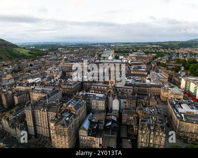 Vue aérienne des vieux bâtiments historiques et de la skyline de la ville d'Édimbourg en Écosse. La ville est située dans le sud-est de l'Écosse. Édimbourg est la deuxième Banque D'Images