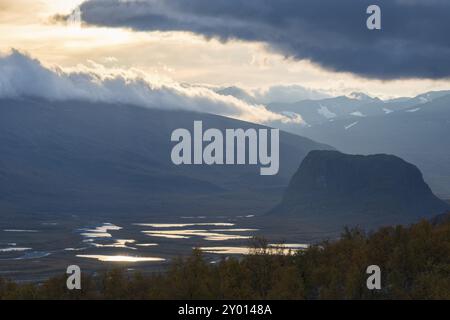 Ambiance nocturne à Rapadalen, parc national de Sarek, site du patrimoine mondial de Laponie, Norrbotten, Laponie, Suède, septembre 2013, Europe Banque D'Images