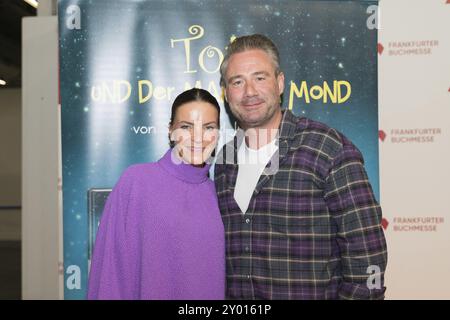 FRANCFORT-SUR-le-MAIN, Allemagne, 21 octobre 2023 : Julia Roentgen et SASHA à la 75e Foire du livre de Francfort, Europe Banque D'Images