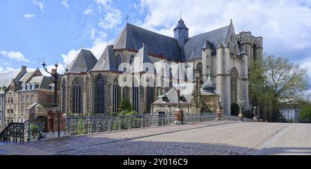 Église Saint Michel de style gothique tardif et pont Michael, Gand, Flandre, Belgique, Europe Banque D'Images