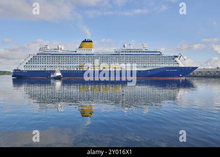 Arrivée du bateau de croisière Spirit of Discovery dans le vieux port de Wismar, First Call, Wismar, Mecklembourg-Poméranie occidentale, Allemagne, Europe Banque D'Images