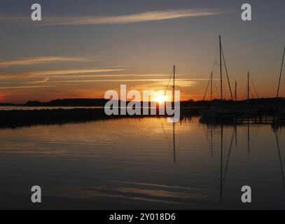 Coucher de soleil le LUN Banque D'Images