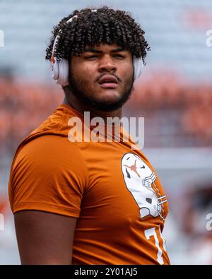 31 août 2024. Trevor Goosby #74 des Texas Longhorns lors des échauffements avant le match contre les Colorado State Rams au DKR-Memorial Stadium. (Crédit image : © Robert Backman/Cal Sport Media) Banque D'Images