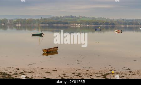 Bateaux sur la rive de la rivière Exe à Lympstone, Devon, UK Banque D'Images