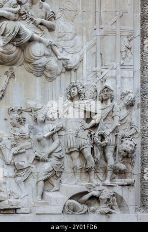 LONDRES, Royaume-Uni, 6 NOVEMBRE : sculpture allégorique sur le piédestal du Monument à Londres le 6 novembre 2012 Banque D'Images