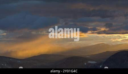 Ambiance légère du soir dans le parc national de Dovrefjell-Sunndalsfjella, Oppland Fylke, Norvège, septembre 2011, Europe Banque D'Images