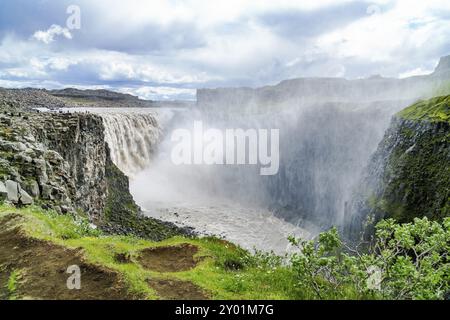 Vue d'un watefall Dettifoss, dans le Parc National de Vatnajökull au nord-est de l'Islande Banque D'Images