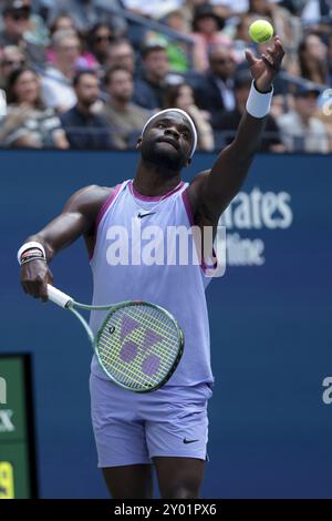 Frances Tiafoe des États-Unis lors de l'US Open 2024, tournoi de tennis du Grand Chelem le 30 août 2024 au USTA Billie Jean King National Tennis Center dans le Queens, New York, États-Unis Banque D'Images