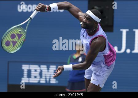 Frances Tiafoe des États-Unis pendant le jour 5 du tournoi de tennis US Open, Grand Chelem 2024 le 30 août 2024 au USTA Billie Jean King National Tennis Center dans le Queens, New York, États-Unis Banque D'Images