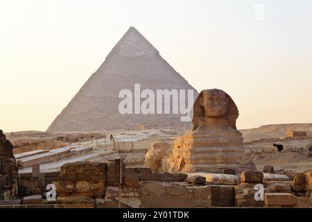 Sphinx et pyramide de gizeh au caire, egypte Banque D'Images