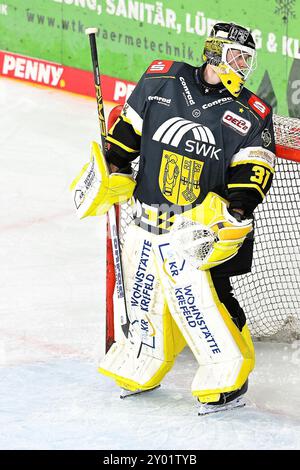 Eishockey DEL 25 : TimoCom NRW-Cup Krefeld Pinguine vs Iserlohn Roosters Am 31.8.2024 in der Yayla Arena in Krefeld Krefelds Torhüter Felix Bick (Nr.31) Foto : osnapix Banque D'Images