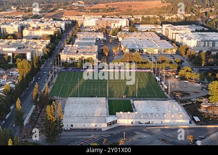 Une vue aérienne générale du quartier général des Los Angeles Rams et des installations d'entraînement, vendredi 30 août 2024, à Woodland Hills, Etalonnage Banque D'Images