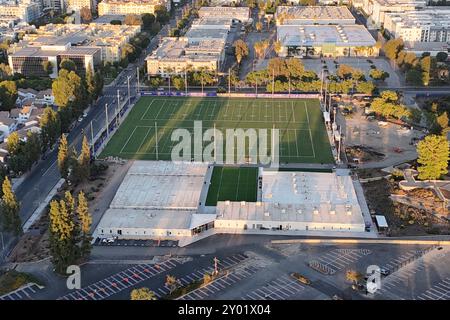 Une vue aérienne générale du quartier général des Los Angeles Rams et des installations d'entraînement, vendredi 30 août 2024, à Woodland Hills, Etalonnage Banque D'Images