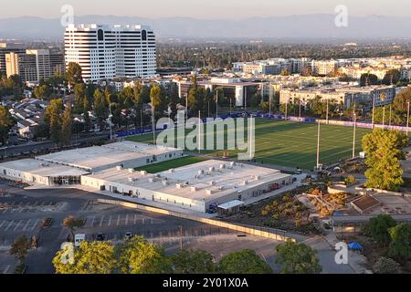 Une vue aérienne générale du quartier général des Los Angeles Rams et des installations d'entraînement, vendredi 30 août 2024, à Woodland Hills, Etalonnage Banque D'Images