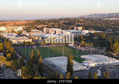 Une vue aérienne générale du quartier général des Los Angeles Rams et des installations d'entraînement, vendredi 30 août 2024, à Woodland Hills, Etalonnage Banque D'Images