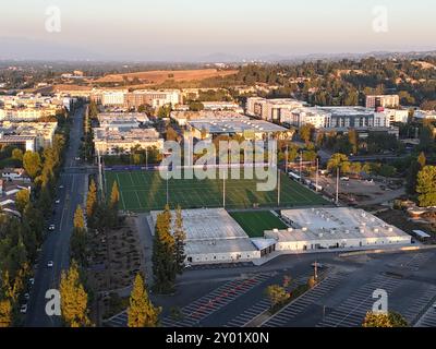 Une vue aérienne générale du quartier général des Los Angeles Rams et des installations d'entraînement, vendredi 30 août 2024, à Woodland Hills, Etalonnage Banque D'Images