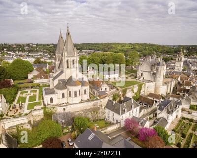 Collégiale de Saint-Ours, romane et gothique, construite entre le XIe et le XIIe siècles, et résidence royale des Valois pendant le siècle Banque D'Images