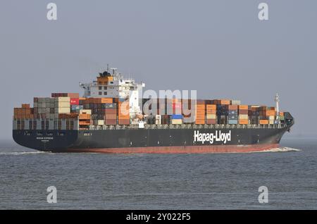 Container Busan Express, OMI N° 9252577 approchant de Cuxhaven Banque D'Images