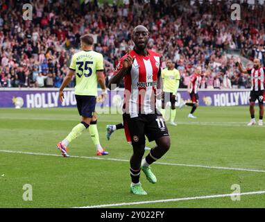 Londres, Royaume-Uni. 31 août 2024. Yoane Wissa de Brentford célèbre avoir marqué son troisième but lors du match de premier League au Gtech Community Stadium de Londres. Le crédit photo devrait se lire comme suit : David Klein/Sportimage crédit : Sportimage Ltd/Alamy Live News Banque D'Images