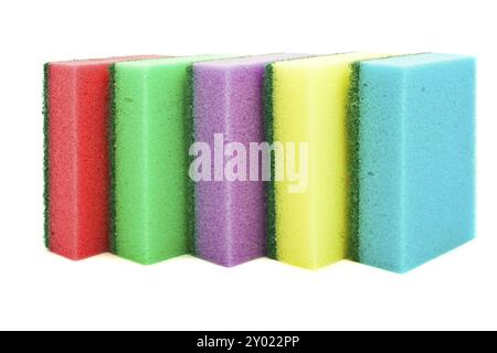 Éponges multicolores isolées sur blanc Banque D'Images