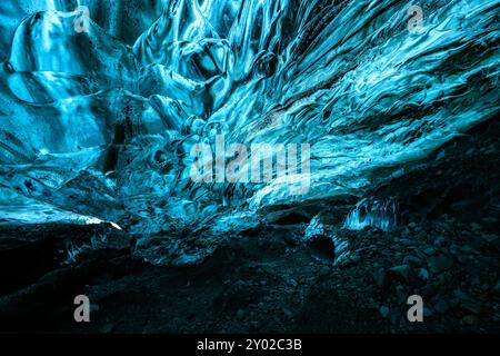 Les magnifiques grottes de glace glaciaire du glacier de Vatnajokull Islande. Situé dans le sud-est de l'île. Cette grotte est dans le Breiðamerk Banque D'Images