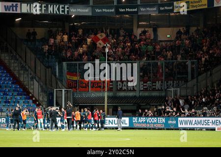 TILBURG - les joueurs du Sparta Rotterdam encouragent les supporters après le match Néerlandais Eredivisie entre Willem II et Sparta Rotterdam au stade Koning Willem II le 31 août 2024 à Tilburg, pays-Bas. ANP JEROEN PUTMANS Banque D'Images