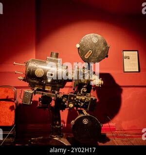 Projecteur ciné britannique Thomson Houston (BT-H) des années 1930 dans la Picture House, Hebden Bridge, Royaume-Uni Banque D'Images