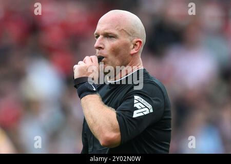 L'arbitre Simon Hooper siffle lors du match de premier League Nottingham Forest vs Wolverhampton Wanderers à City Ground, Nottingham, Royaume-Uni, le 31 août 2024 (photo par Craig Thomas/News images), le 31/08/2024. (Photo de Craig Thomas/News images/SIPA USA) crédit : SIPA USA/Alamy Live News Banque D'Images