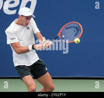 31 août 2024 : Matteo Arnaldi (ITA) perd face à Jordan Thompson (AUS) 7-5 dans le premier set de l'US Open joué au Billie Jean King National Tennis Center à Flushing, Queens, NY, {USA} © Grace Schultz/Cal Sport Media Banque D'Images