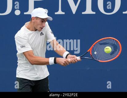 31 août 2024 : Matteo Arnaldi (ITA) perd face à Jordan Thompson (AUS) 7-5 dans le premier set de l'US Open joué au Billie Jean King National Tennis Center à Flushing, Queens, NY, {USA} © Grace Schultz/Cal Sport Media (crédit image : © Grace Schultz/Cal Sport Media) Banque D'Images