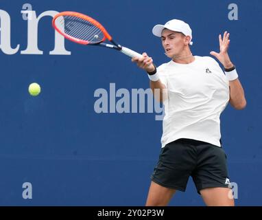 31 août 2024 : Matteo Arnaldi (ITA) perd face à Jordan Thompson (AUS) 7-5 dans le premier set de l'US Open joué au Billie Jean King National Tennis Center à Flushing, Queens, NY, {USA} © Grace Schultz/Cal Sport Media Banque D'Images