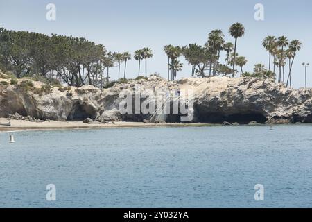 Une vue de Pirate's Cove Beach, situé à Corona Del Mar, Californie. Banque D'Images