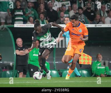 Lisboa, Portugal. 31 août 2024. Lisboa, 31/08/2024 - O Sporting CP recebeu esta noite o FC Porto no Estádio José Alvalade, em jogo a contar para a 4ª jornada da Liga Portugal. Geovany Quenda, Galeno es AlphAlpha) crédit : Atlantico Press/Alamy Live News Banque D'Images