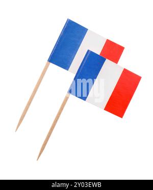 Petits drapeaux en papier de France isolés sur blanc Banque D'Images