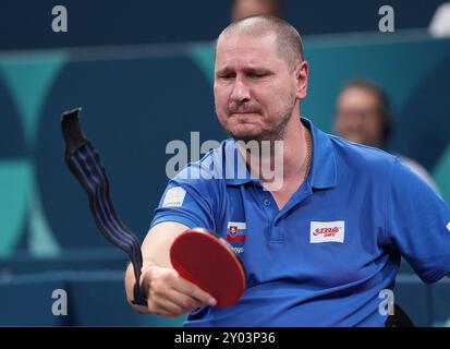 Paris, France. 31 août 2024. Peter Lovas participe à la finale des doubles MD4 de para Tennis de table masculin entre Peter Lovas/Jan Riapos de Slovaquie et Jang Yeongjin/Park Sung Joo de Corée du Sud aux Jeux paralympiques de Paris 2024 à Paris, France, le 31 août 2024. Crédit : Hou Zhaokang/Xinhua/Alamy Live News Banque D'Images