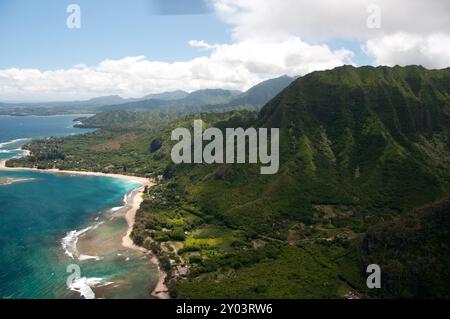 Côte Na Pali d'Hawaï vue des airs Banque D'Images