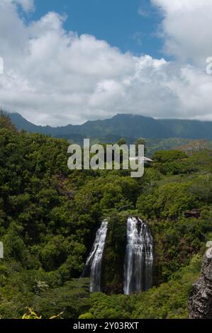 La double cascade Opaekaa Falls sur Kauai Hawaii Banque D'Images