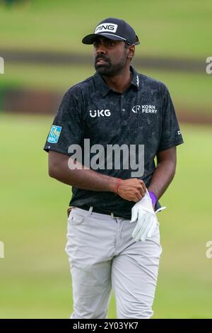 Atlanta, Géorgie, États-Unis. 31 août 2024. Sahith Theegala approche du 18e green lors de la troisième manche du championnat 2024 au East Lake Golf Club. (Crédit image : © Debby Wong/ZUMA Press Wire) USAGE ÉDITORIAL SEULEMENT! Non destiné à UN USAGE commercial ! Banque D'Images