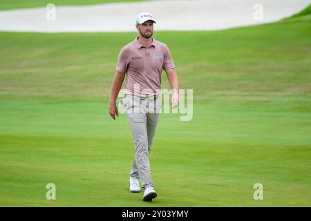 Atlanta, Géorgie, États-Unis. 31 août 2024. Wyndham Clark approche du 18e green lors de la troisième manche du championnat de 2024 au East Lake Golf Club. (Crédit image : © Debby Wong/ZUMA Press Wire) USAGE ÉDITORIAL SEULEMENT! Non destiné à UN USAGE commercial ! Banque D'Images