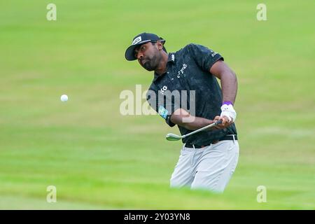 Atlanta, Géorgie, États-Unis. 31 août 2024. Sahith Theegala passe au 18e green lors de la troisième manche du championnat 2024 du East Lake Golf Club. (Crédit image : © Debby Wong/ZUMA Press Wire) USAGE ÉDITORIAL SEULEMENT! Non destiné à UN USAGE commercial ! Banque D'Images