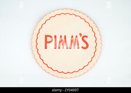 Vintage Pimms’ Beer mat Drink Coaster – pays de Galles, Royaume-Uni – 30 août 2024 Banque D'Images