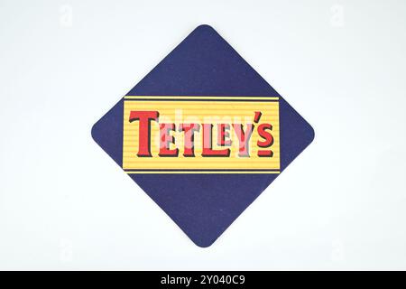 Vintage Tetley's Beer mat Coaster sur fond blanc– pays de Galles, Royaume-Uni – 30 août 2024 Banque D'Images
