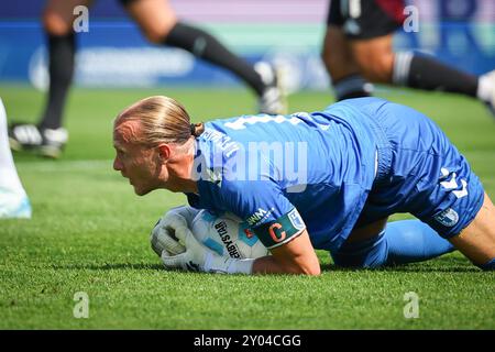 Nuremberg, Allemagne. 31 août 2024. Football : Bundesliga 2, 1. FC Nürnberg - 1. FC Magdeburg, Journée 4 au stade Max Morlock. Le gardien de Magdebourg Dominik Reimann en action. Crédit : Daniel Karmann/dpa - REMARQUE IMPORTANTE : conformément aux règlements de la DFL German Football League et de la DFB German Football Association, il est interdit d'utiliser ou de faire utiliser des photographies prises dans le stade et/ou du match sous forme d'images séquentielles et/ou de séries de photos de type vidéo./dpa/Alamy Live News Banque D'Images